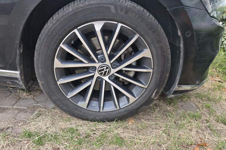 Used Volkswagen Magotan 2020 380TSI DSG Luxury Version Right Front Wheel Hub