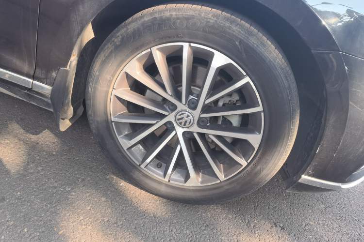Used Volkswagen Magotan 2020 330TSI DSG Luxury Edition Right Front Wheel Hub
