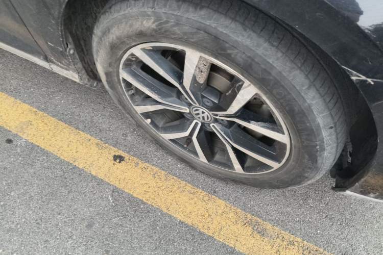Used Volkswagen Magotan 2020 330TSI DSG Leading Model Right Front Wheel Hub