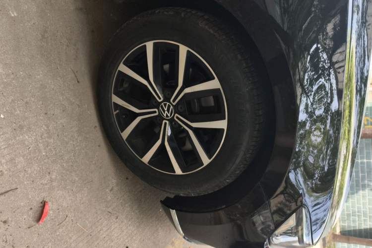 Used Volkswagen Magotan 2020 280TSI DSG Comfort Edition Right Front Wheel Hub