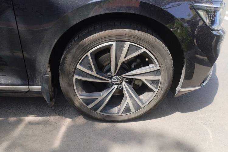 Used Volkswagen Magotan 2020 330TSI DSG Luxury Edition Right Front Wheel Hub