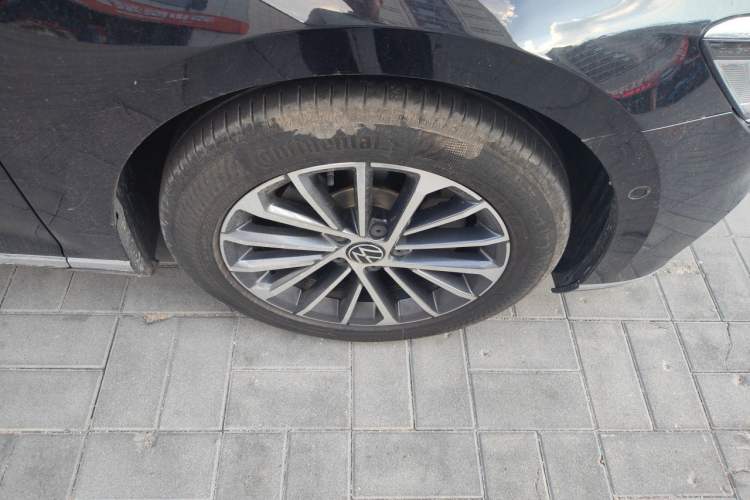 Used Volkswagen Magotan 2020 380TSI DSG Luxury Version Right Front Wheel Hub