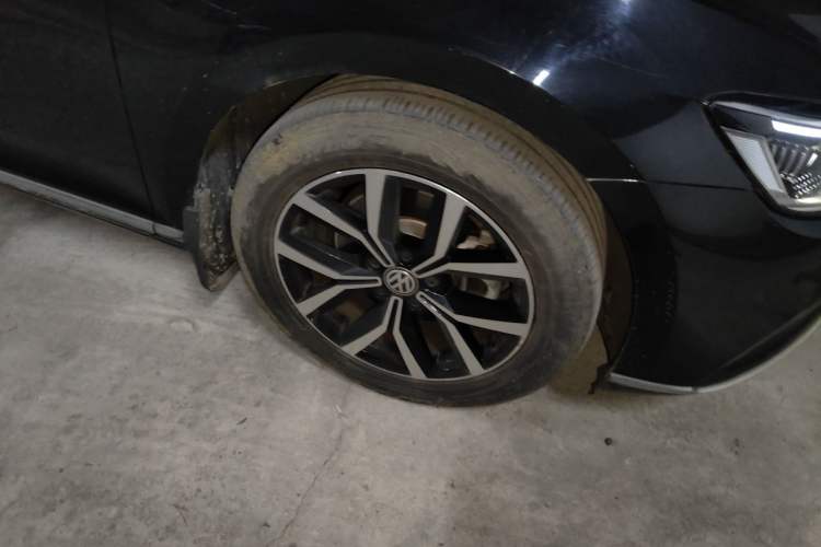 Used Volkswagen Magotan 2020 330TSI DSG Leading Model Right Front Wheel Hub