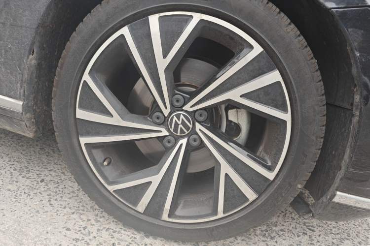 Used Volkswagen Magotan 2020 330TSI DSG Luxury Edition Right Front Wheel Hub