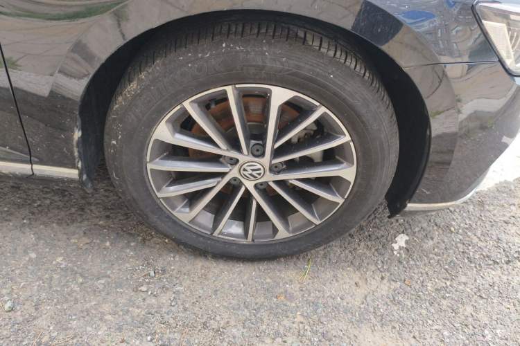 Used Volkswagen Magotan 2020 330TSI DSG Luxury Edition Right Front Wheel Hub