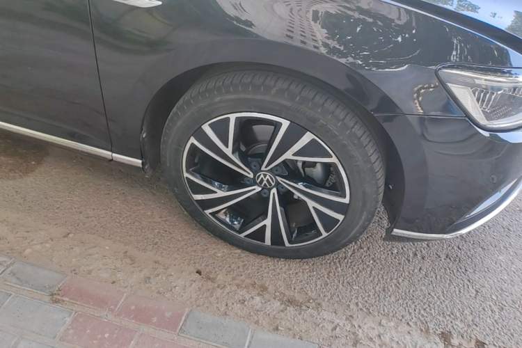 Used Volkswagen Magotan 2020 330TSI DSG Luxury Edition Right Front Wheel Hub