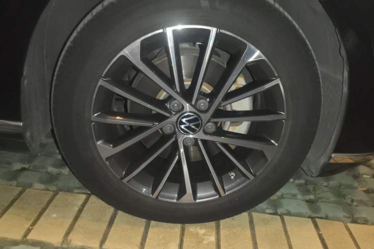 Used Volkswagen Magotan 2020 330TSI DSG Luxury Edition Right Front Wheel Hub