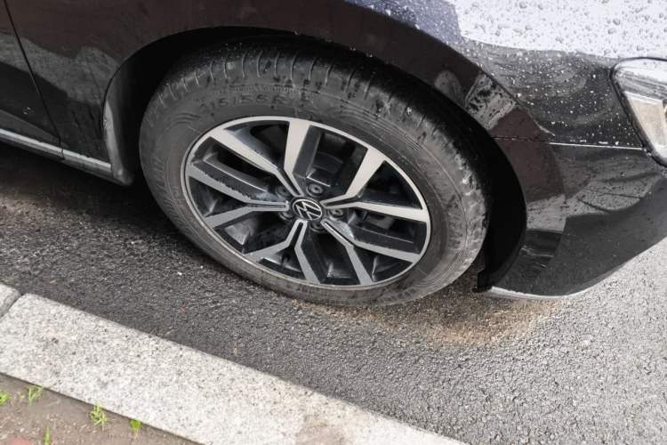 Used Volkswagen Magotan 2020 280TSI DSG Comfort Edition Right Front Wheel Hub