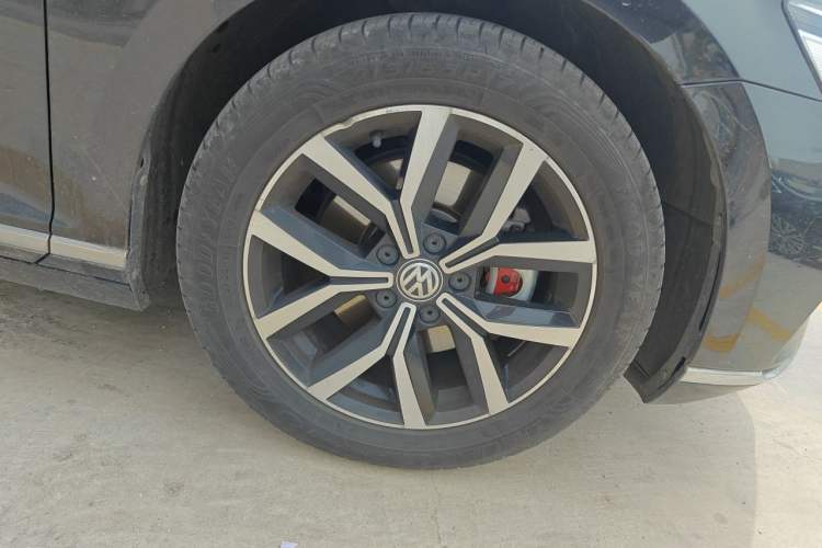 Used Volkswagen Magotan 2020 330TSI DSG Leading Model Right Front Wheel Hub