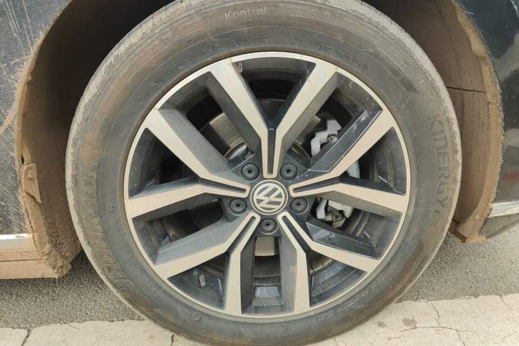 Used Volkswagen Magotan 2020 330TSI DSG Leading Model Right Front Wheel Hub