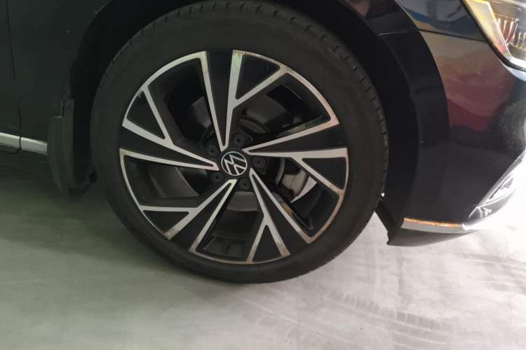 Used Volkswagen Magotan 2020 330TSI DSG Luxury Edition Right Front Wheel Hub