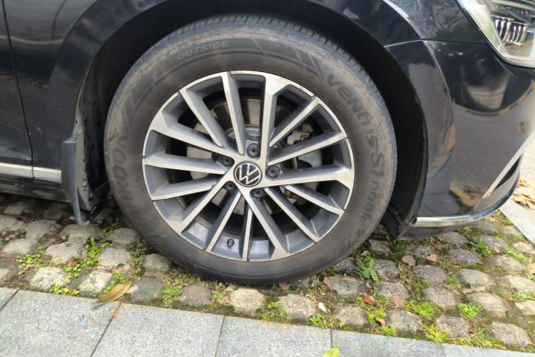Used Volkswagen Magotan 2020 330TSI DSG Luxury Edition Right Front Wheel Hub