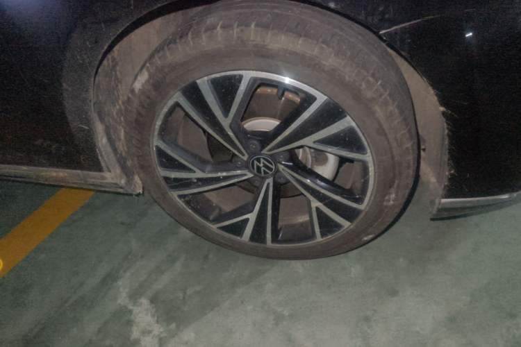 Used Volkswagen Magotan 2020 330TSI DSG Luxury Edition Right Front Wheel Hub
