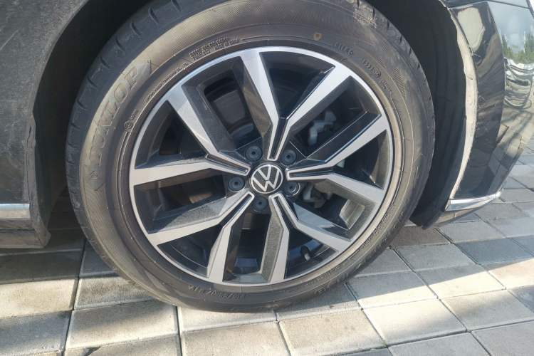 Used Volkswagen Magotan 2020 330TSI DSG Leading Model Right Front Wheel Hub