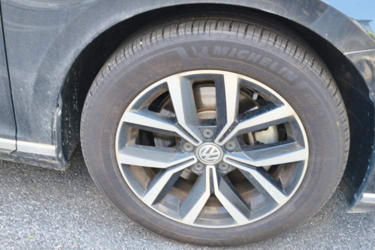 Used Volkswagen Magotan 2020 330TSI DSG Leading Model Right Front Wheel Hub