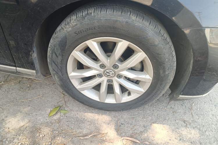 Used Volkswagen Magotan 2020 280TSI DSG Comfort Edition Right Front Wheel Hub
