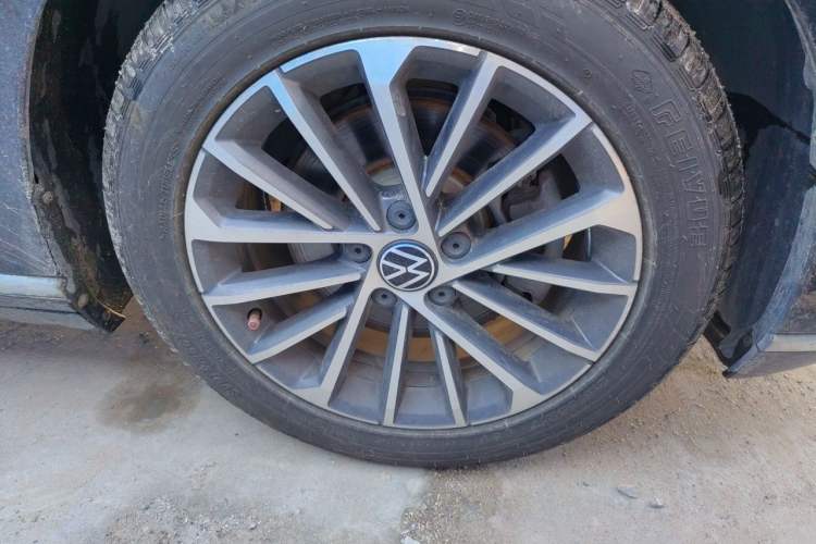 Used Volkswagen Magotan 2020 330TSI DSG Luxury Edition Right Front Wheel Hub
