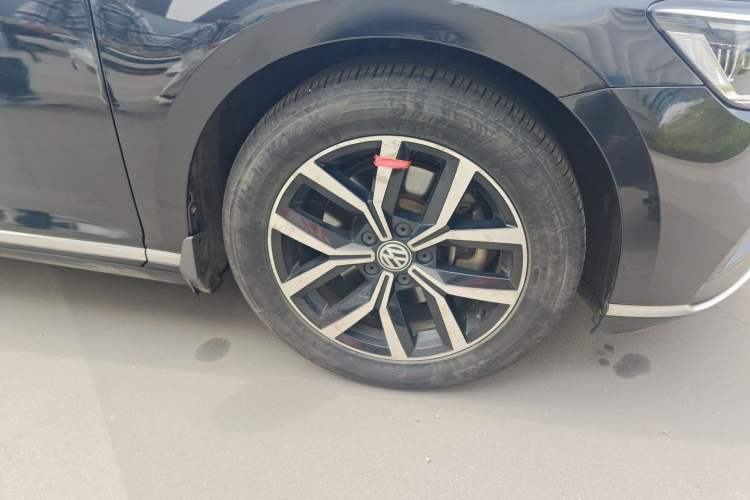 Used Volkswagen Magotan 2020 330TSI DSG Leading Model Right Front Wheel Hub