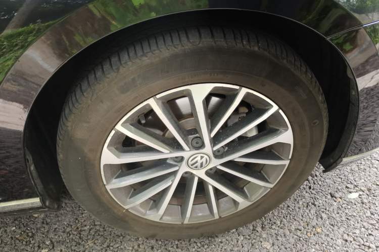 Used Volkswagen Magotan 2020 330TSI DSG Luxury Edition Right Front Wheel Hub