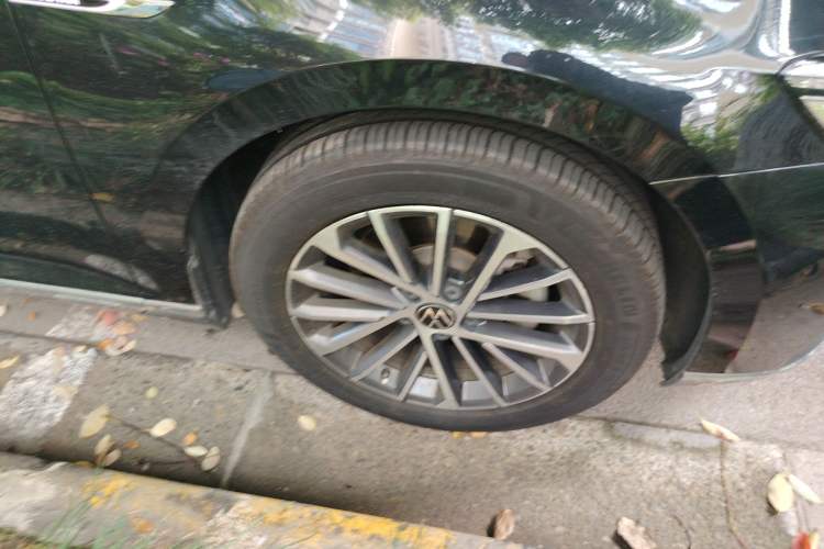 Used Volkswagen Magotan 2020 330TSI DSG Luxury Edition Right Front Wheel Hub