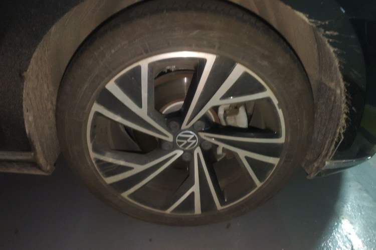 Used Volkswagen Magotan 2020 330TSI DSG Luxury Edition Right Front Wheel Hub