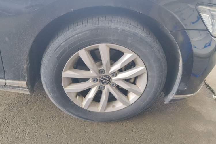 Used Volkswagen Magotan 2020 280TSI DSG Comfort Edition Right Front Wheel Hub