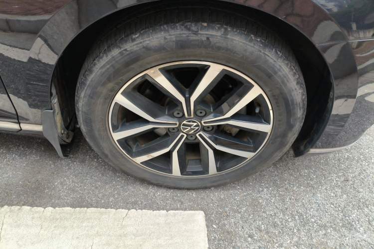 Used Volkswagen Magotan 2020 330TSI DSG Leading Model Right Front Wheel Hub