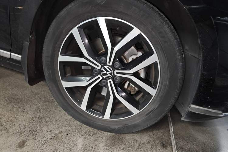 Used Volkswagen Magotan 2020 330TSI DSG Leading Model Right Front Wheel Hub