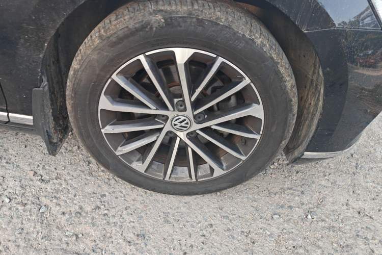 Used Volkswagen Magotan 2020 330TSI DSG Luxury Edition Right Front Wheel Hub