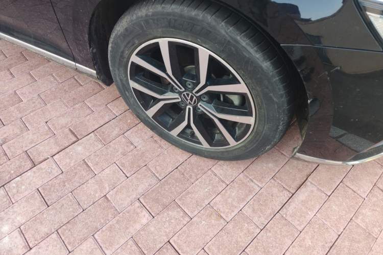 Used Volkswagen Magotan 2020 280TSI DSG Comfort Edition Right Front Wheel Hub