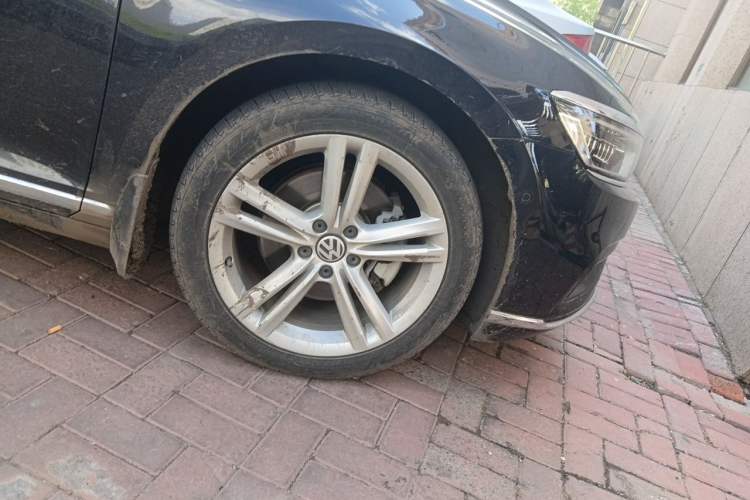 Used Volkswagen Magotan 2020 380TSI DSG Luxury Version Right Front Wheel Hub