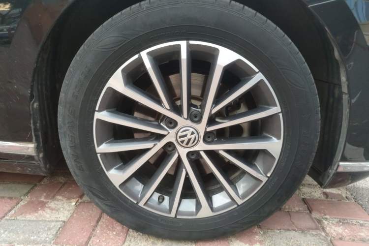Used Volkswagen Magotan 2020 330TSI DSG Luxury Edition Right Front Wheel Hub