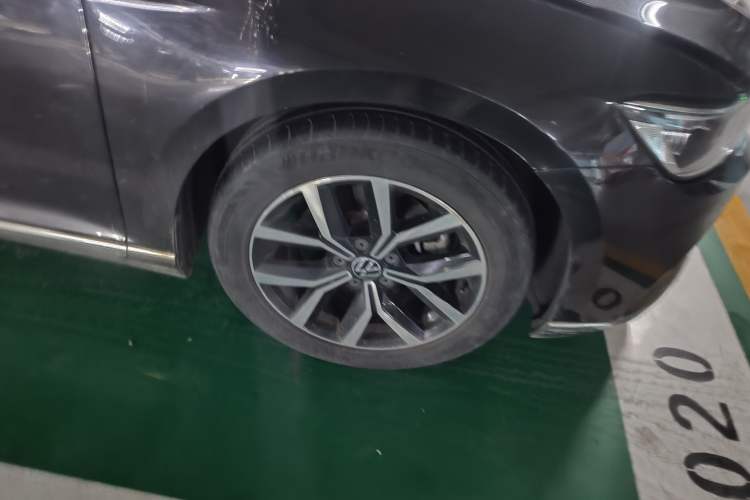 Used Volkswagen Magotan 2020 330TSI DSG Leading Model Right Front Wheel Hub