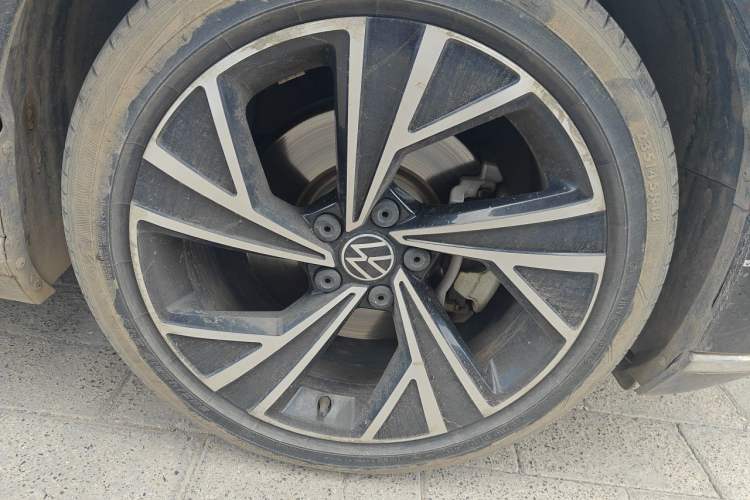 Used Volkswagen Magotan 2020 330TSI DSG Luxury Edition Right Front Wheel Hub