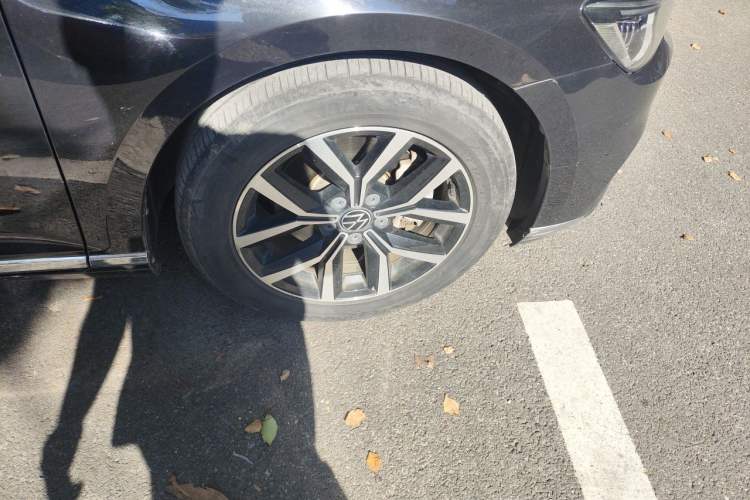 Used Volkswagen Magotan 2020 330TSI DSG Luxury Edition Right Front Wheel Hub