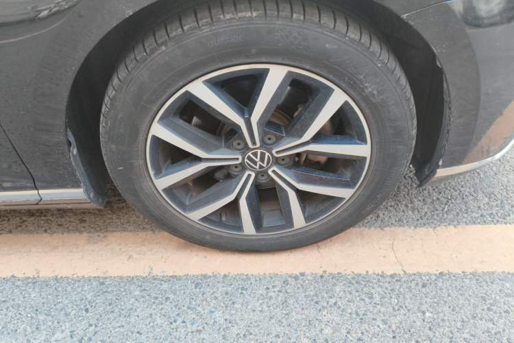 Used Volkswagen Magotan 2020 330TSI DSG Leading Model Right Front Wheel Hub
