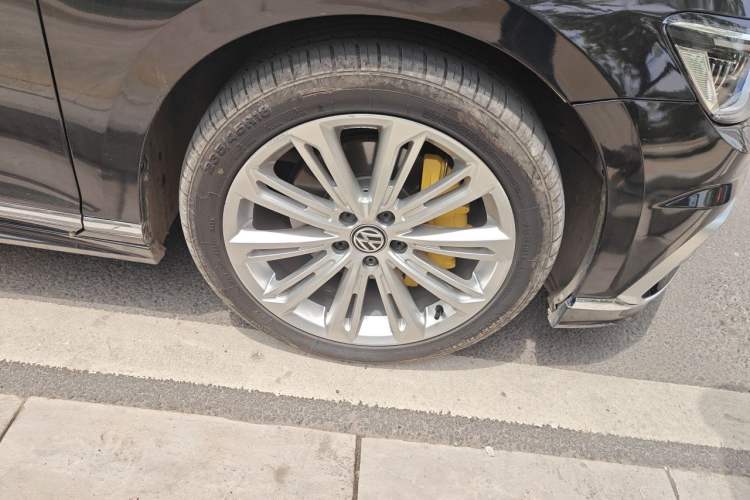 Used Volkswagen Magotan 2020 330TSI DSG Luxury Edition Right Front Wheel Hub