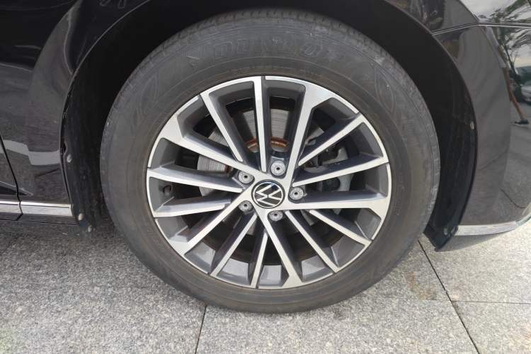 Used Volkswagen Magotan 2020 330TSI DSG Luxury Edition Right Front Wheel Hub