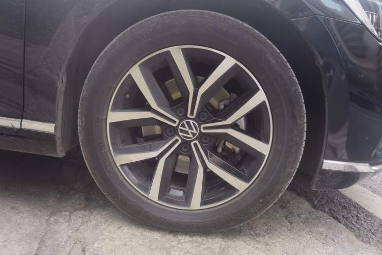Used Volkswagen Magotan 2020 330TSI DSG Leading Model Right Front Wheel Hub