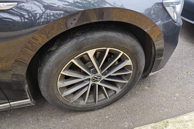 Used Volkswagen Magotan 2020 330TSI DSG Luxury Edition Right Front Wheel Hub