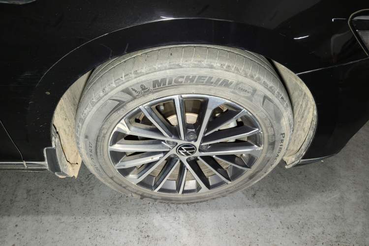 Used Volkswagen Magotan 2020 330TSI DSG Luxury Edition Right Front Wheel Hub