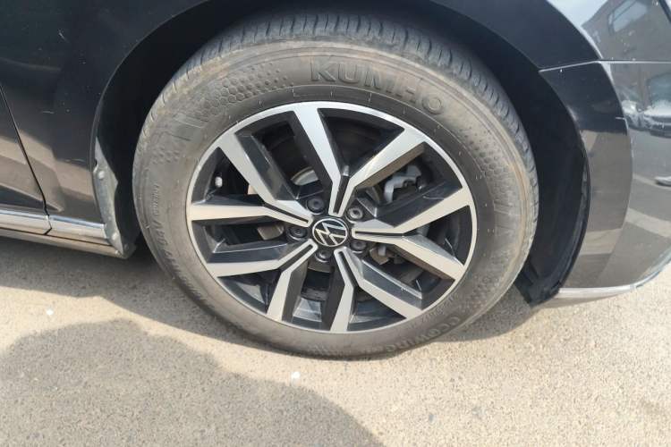 Used Volkswagen Magotan 2020 330TSI DSG Leading Model Right Front Wheel Hub