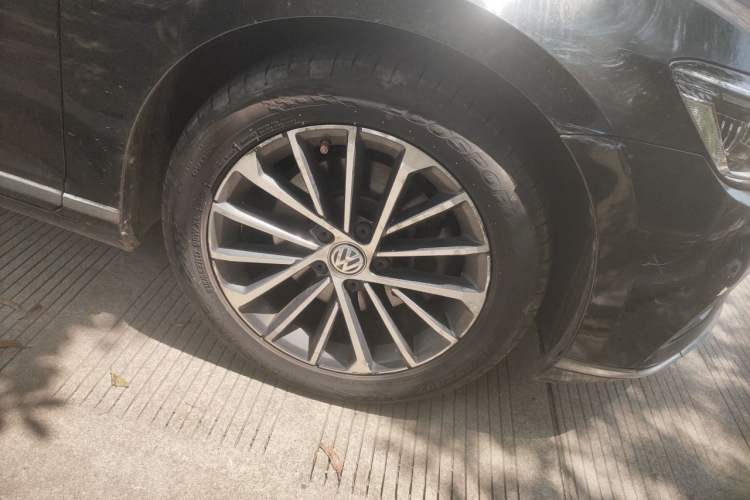 Used Volkswagen Magotan 2020 330TSI DSG Luxury Edition Right Front Wheel Hub