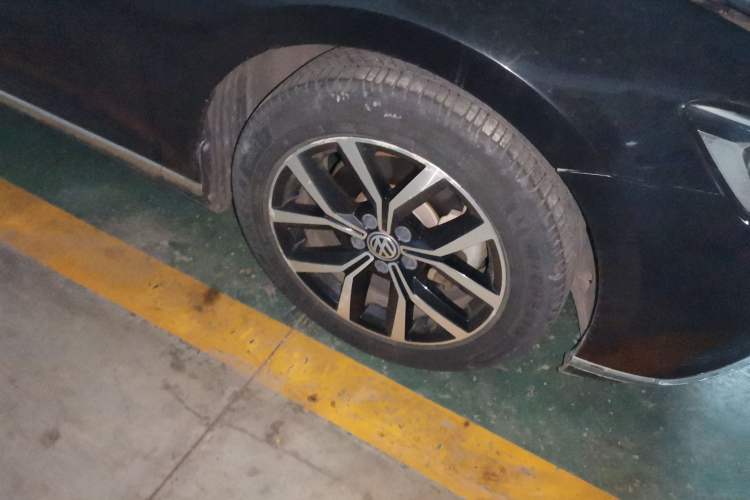 Used Volkswagen Magotan 2020 330TSI DSG Leading Model Right Front Wheel Hub