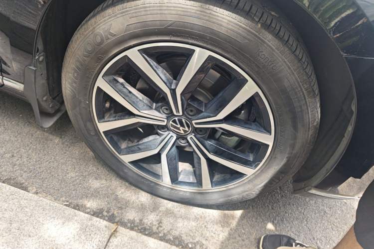 Used Volkswagen Magotan 2020 330TSI DSG Leading Model Right Front Wheel Hub