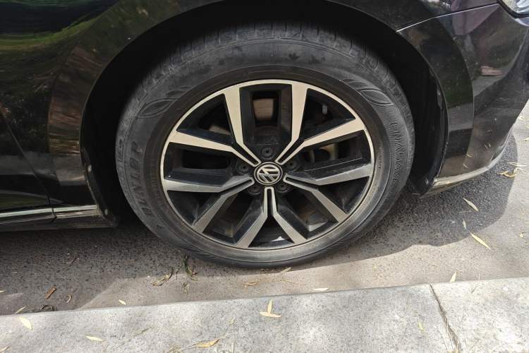 Used Volkswagen Magotan 2020 330TSI DSG Leading Model Right Front Wheel Hub