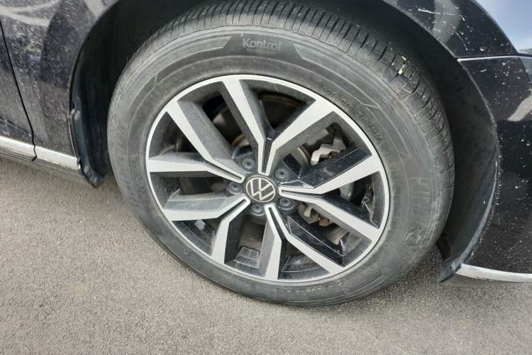 Used Volkswagen Magotan 2020 280TSI DSG Comfort Edition Right Front Wheel Hub
