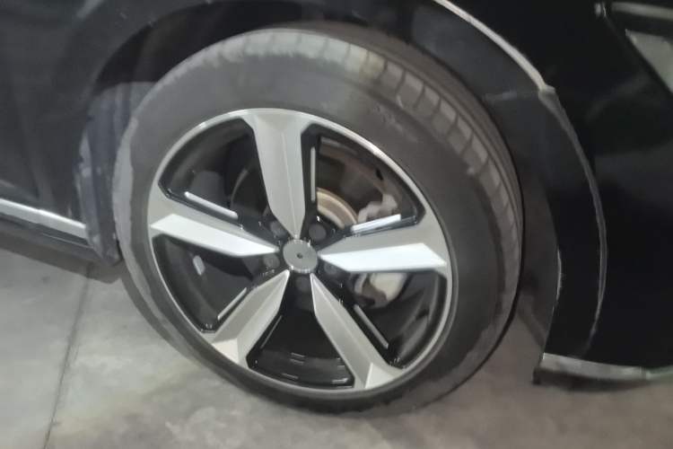 Used Volkswagen Magotan 2020 330TSI DSG Leading Model Right Front Wheel Hub
