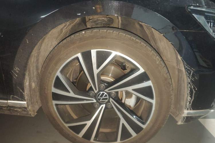 Used Volkswagen Magotan 2020 330TSI DSG Luxury Edition Right Front Wheel Hub