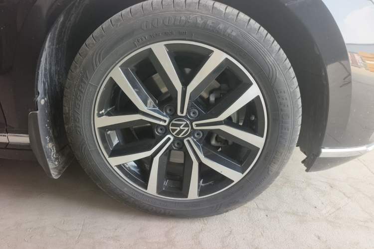 Used Volkswagen Magotan 2020 330TSI DSG Leading Model Right Front Wheel Hub